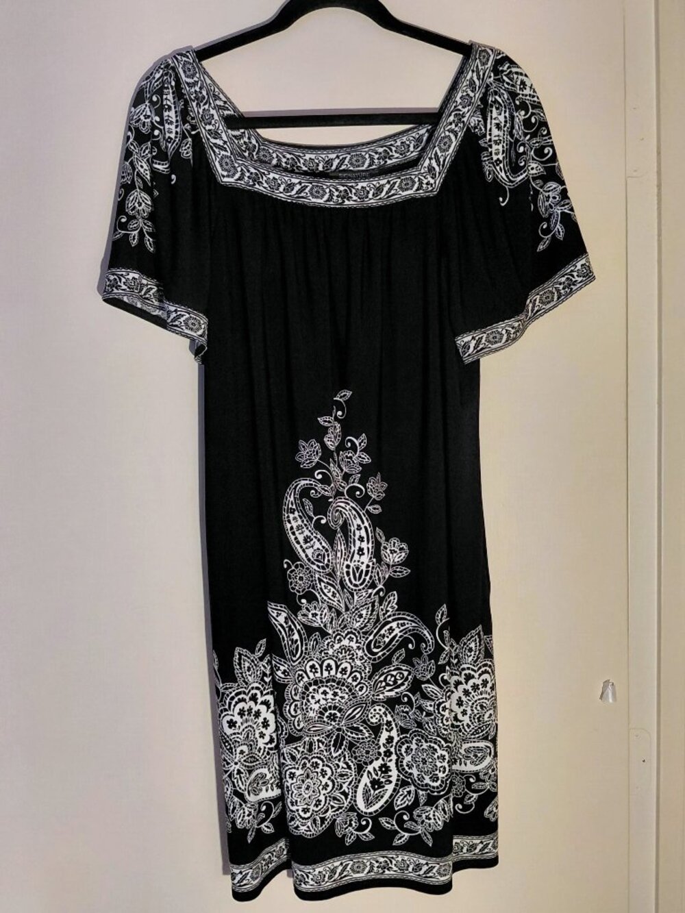 Signature London Style Black and White Paisley Pattern Pocket Dress